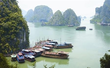 Baie de Ha Long, entre monts et merveilles